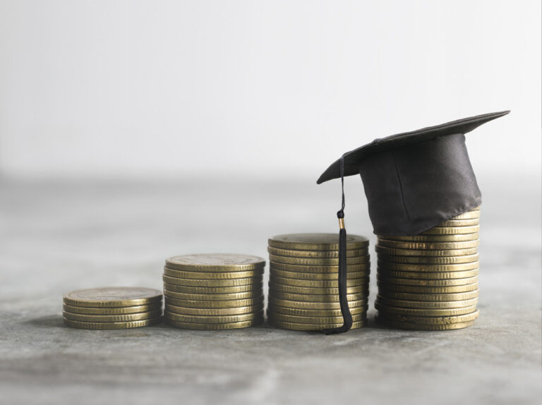 Tips for managing university education expenses in the US and Canada