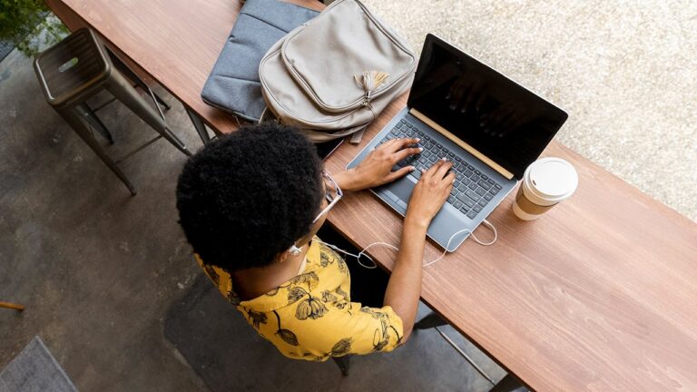 The impact of student credit on personal finances of Americans and Canadians