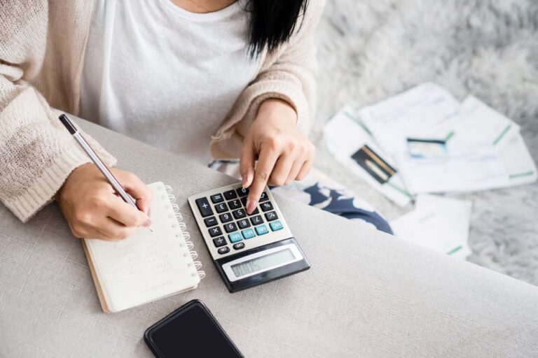 Consumer trends and their impact on personal finances in Canada and the US