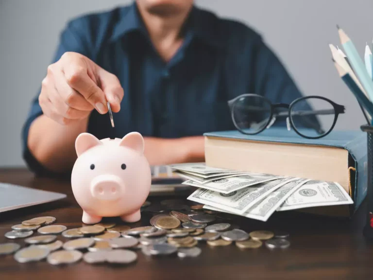 The impact of currency fluctuations on the financial planning of families living on the U.S.-Canada border